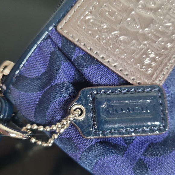 Coach Poppy Wristlet - Picture 8 of 10